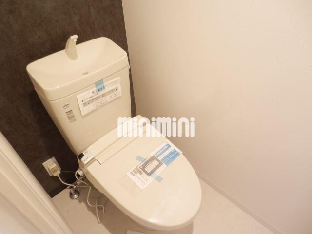 トイレ　温水洗浄便座で心地よい一時を過ごせます。