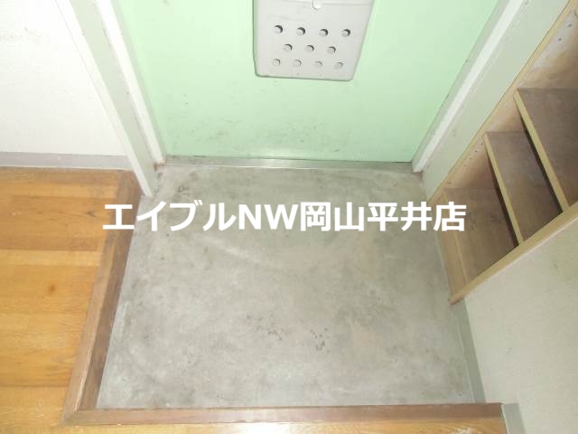 玄関　※同タイプのお部屋の写真です