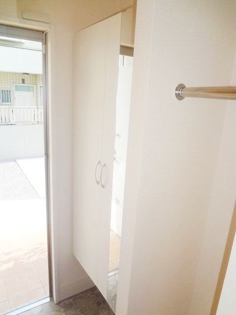 玄関　☆玄関には下駄箱☆