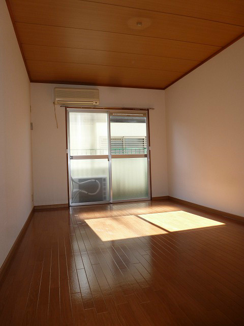 居室・リビング　※写真は103号室のお部屋です