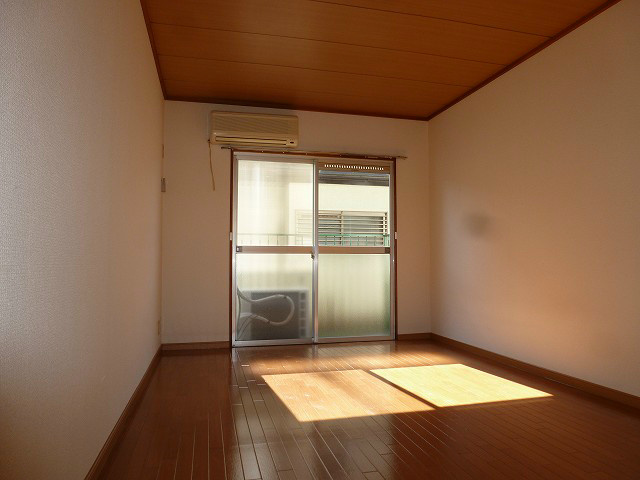 居室・リビング　※写真は103号室のお部屋です