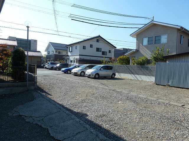 駐車場　※写真は103号室のお部屋です