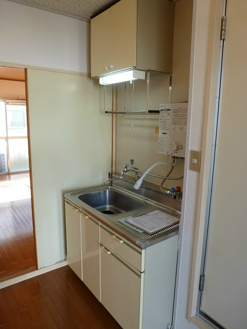 キッチン　※写真は103号室のお部屋です