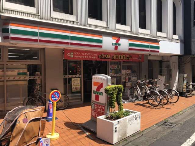 コンビニ　セブンイレブン（コンビニ）まで1027m