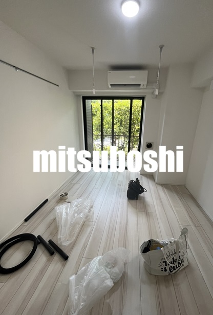 居室・リビング　室内全て別間取り1K写真です