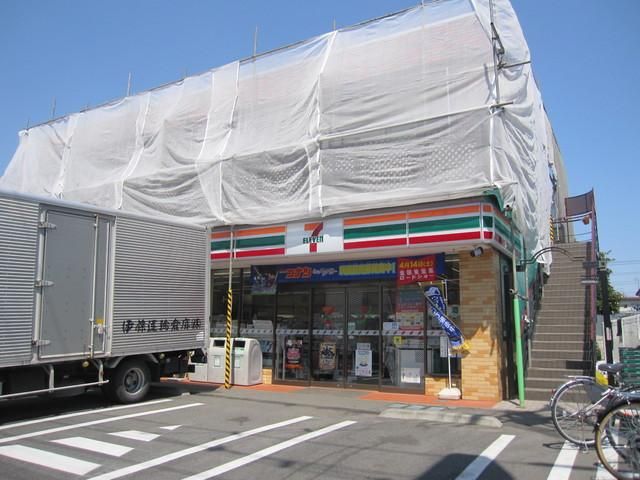 コンビニ　セブンイレブン（コンビニ）まで405m
