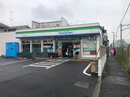 コンビニ　ファミリーマート西六郷一丁目店（コンビニ）まで318m