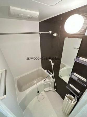 バス・シャワールーム　疲れた体を癒やす。足を伸ばしてくつろげる浴槽。