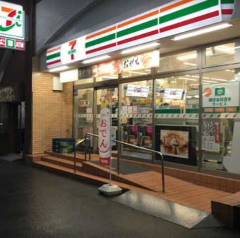 コンビニ　セブンイレブン　代々木駅北口店（コンビニ）まで119m