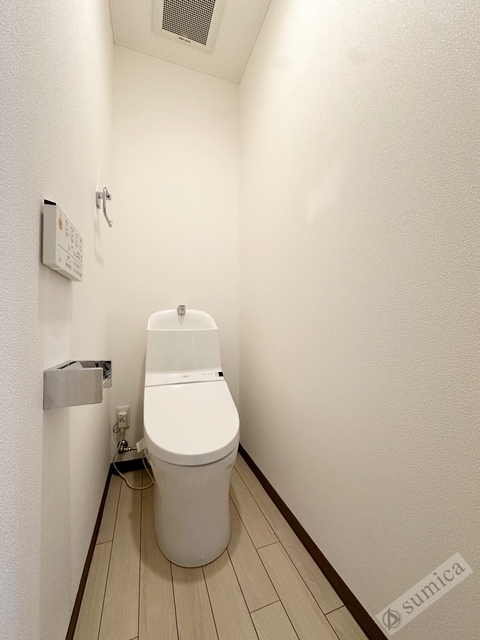 トイレ　温水洗浄便座付き♪♪