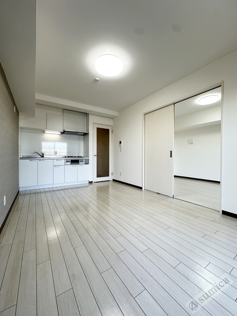 居室・リビング　アクセントクロスがオシャレを演出♪♪