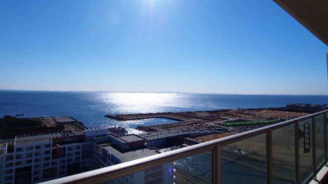 建物外観　視界に飛び込んでくるのは、青い空と青い海。※2019年3月撮