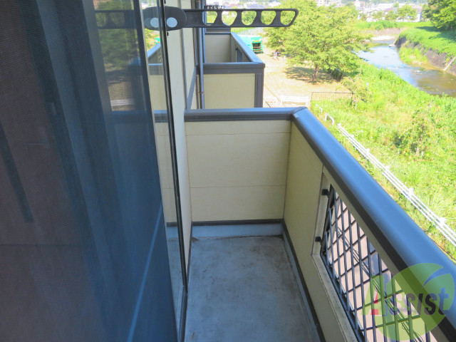 バルコニー　バルコニーは幅があり、広い印象を受けました。