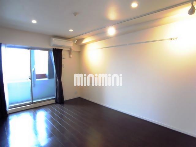 居室・リビング　間接照明もあってカナリオシャレ☆