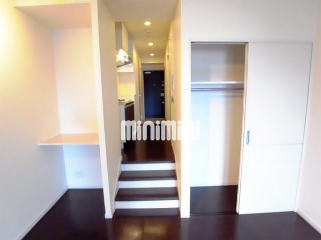 収納　収納スペースも両側にあります。