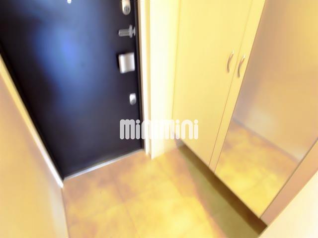 玄関　ミラー付の下駄箱です。