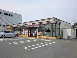 コンビニ　セブンイレブン半田宮本町店（コンビニ）まで563m
