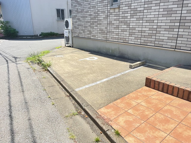 駐車場　敷地内駐車場　※満車