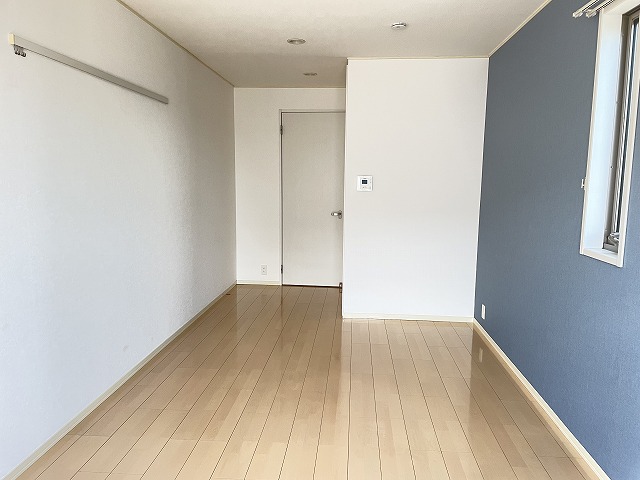 その他部屋・スペース　バルコニー側より撮影（洋室）