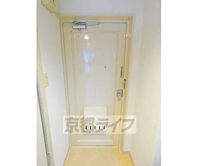 その他設備　しっかりとした玄関ドア。