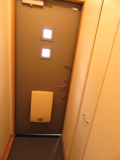 玄関　※写真は別部屋のものです。