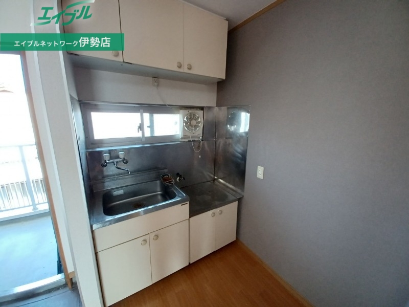 キッチン　同物件別部屋写真