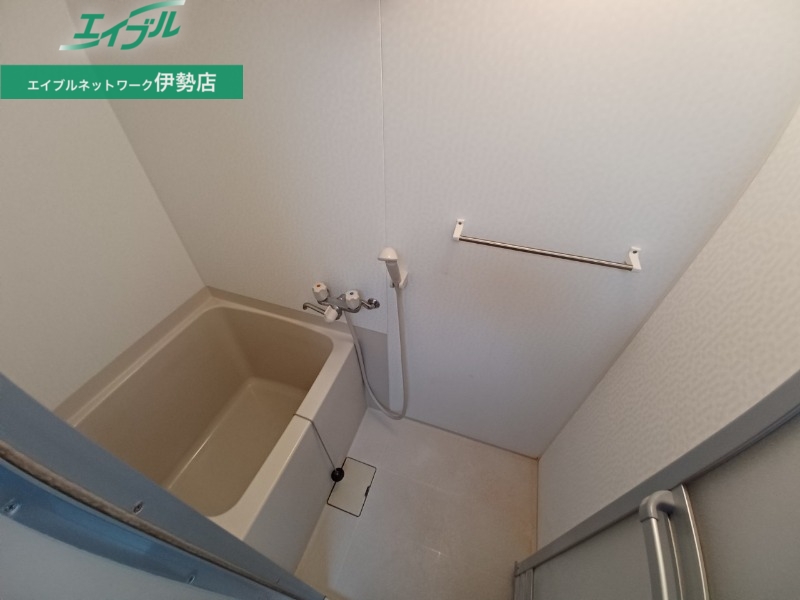 バス・シャワールーム　同物件別部屋写真