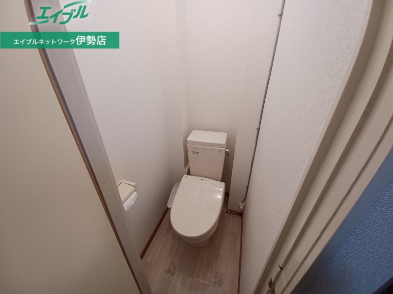 トイレ　同物件別部屋写真