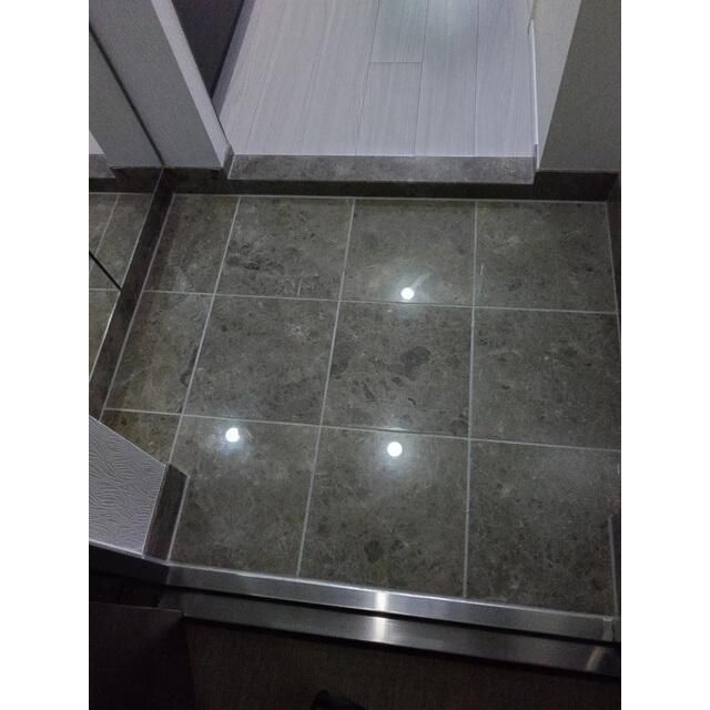 玄関　収納もある玄関です