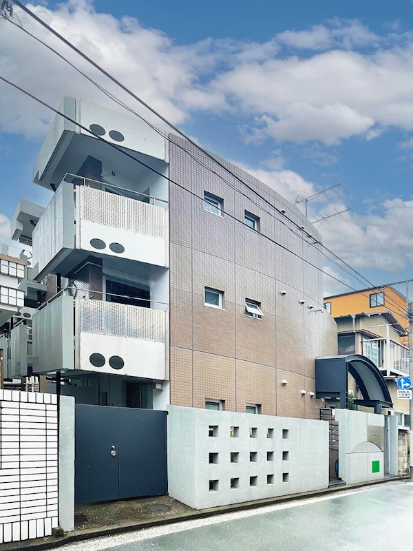 建物外観　RC(鉄筋コンクリート)構造　3階建て　15戸