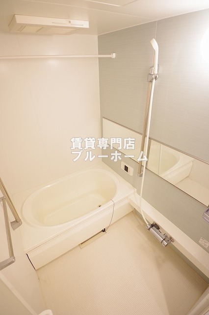 バス・シャワールーム　浴室乾燥機・追い炊き機能付きのお風呂！