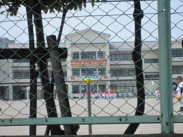 小学校　蕨市立北小学校（小学校）まで574m