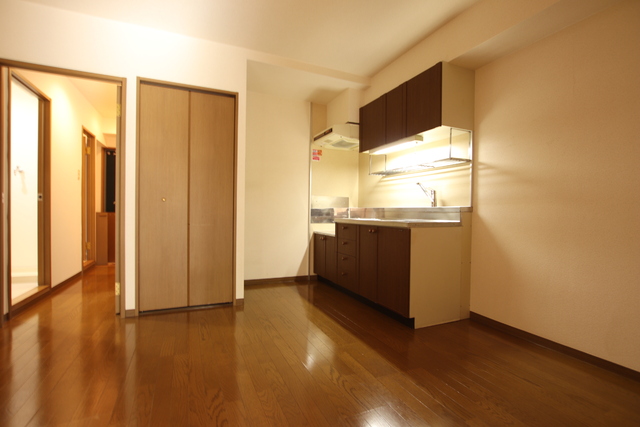 居室・リビング　６．５帖ダイニングキッチン