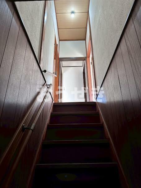 その他　階段部分には手摺がついています