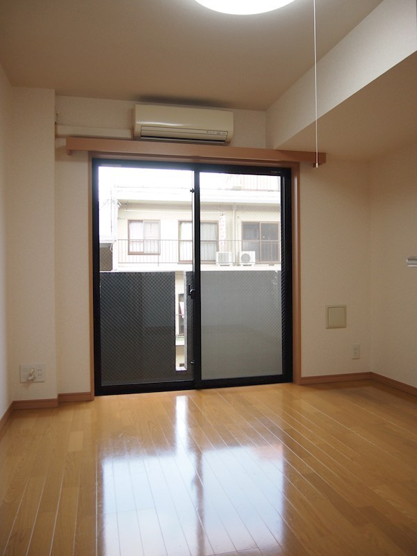 居室・リビング　☆明るい洋室☆