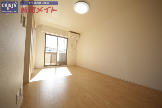 居室・リビング　同タイプの部屋写真です。