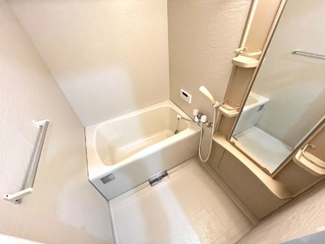 バス・シャワールーム　コンパクトで使いやすいお風呂です