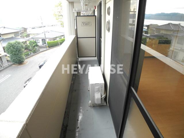 バルコニー　※室内画像は別部屋のもの