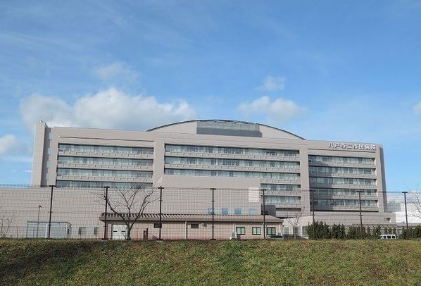 病院　八戸市立市民病院（病院）まで500m