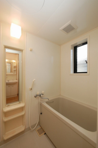 バス・シャワールーム　※別部屋の写真です