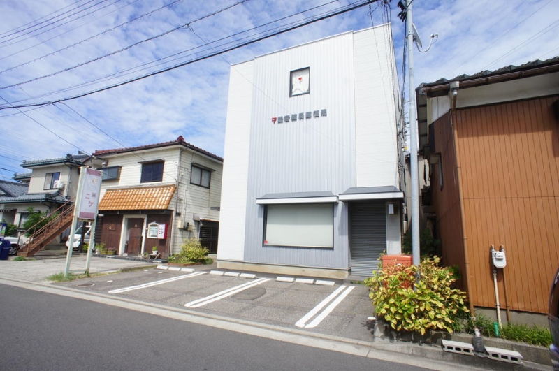 郵便局　愛宕簡易郵便局（郵便局）まで663m