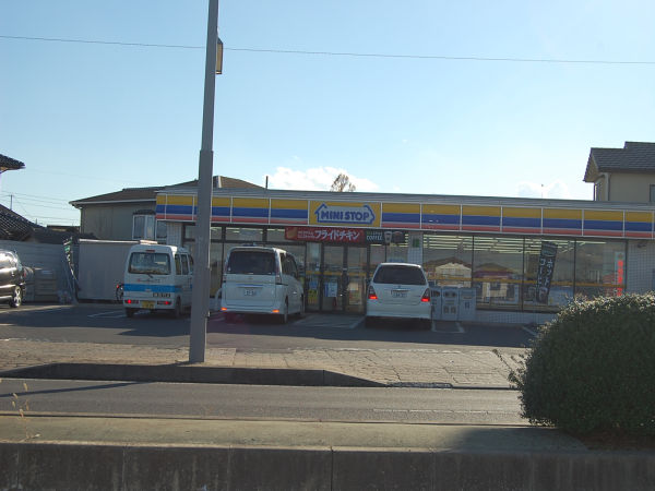 コンビニ　ミニストップ（コンビニ）まで570m