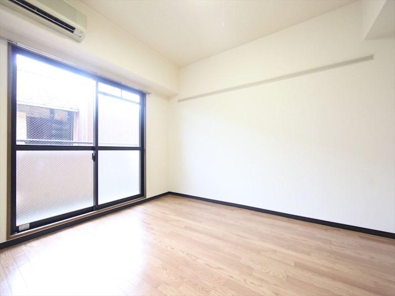 バルコニー　洋室7.2帖　エアコン完備　南面バルコニー