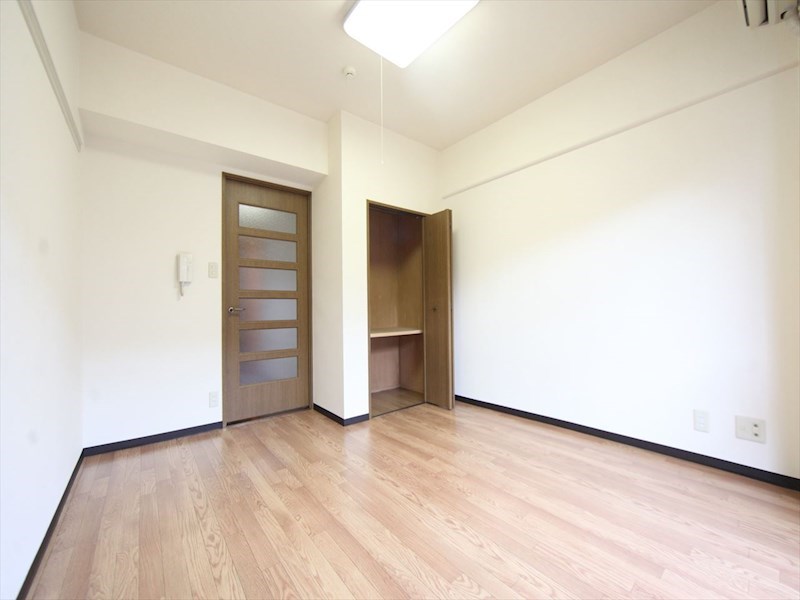 居室・リビング　洋室7.2帖　クローゼット付（収納充実してます）