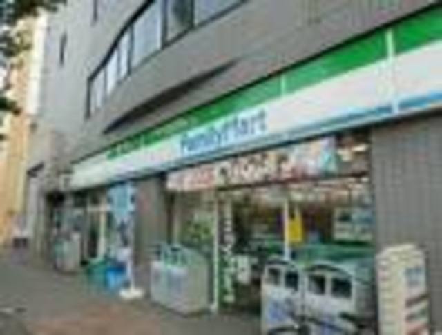 コンビニ　ファミリーマート下目黒六丁目店（コンビニ）まで225m