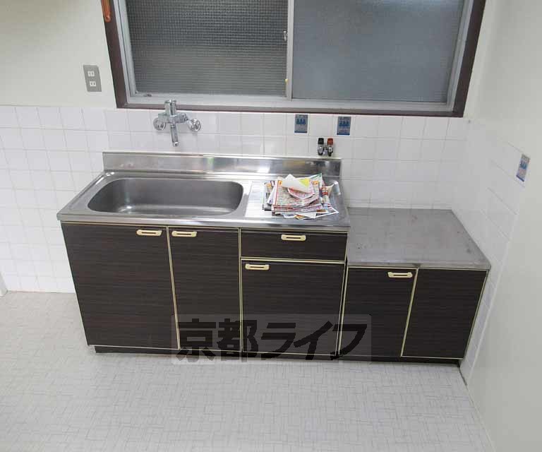 キッチン　窓もあります