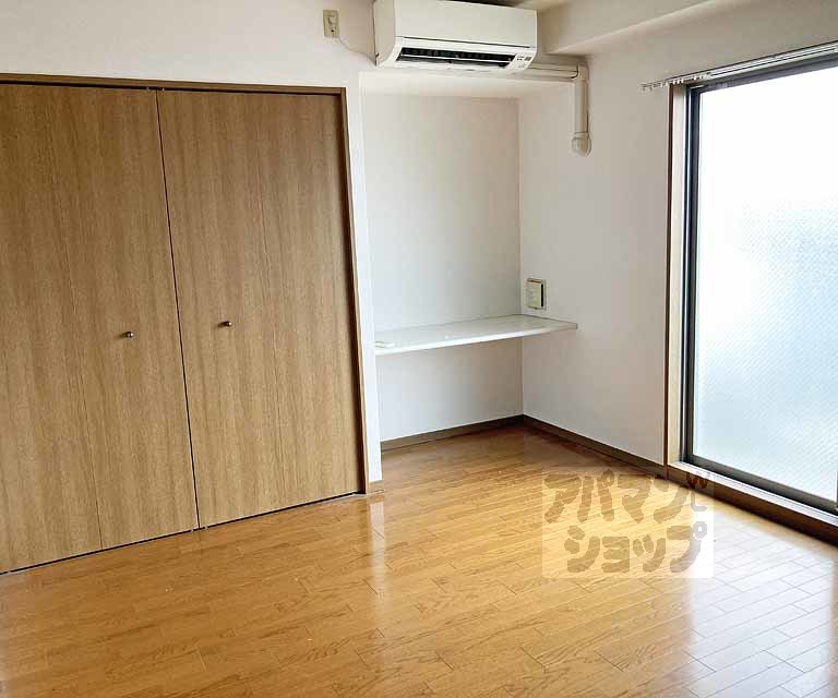 居室・リビング　横幅の有るお部屋です。