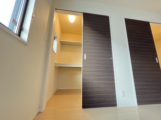 収納　※別部屋の写真です