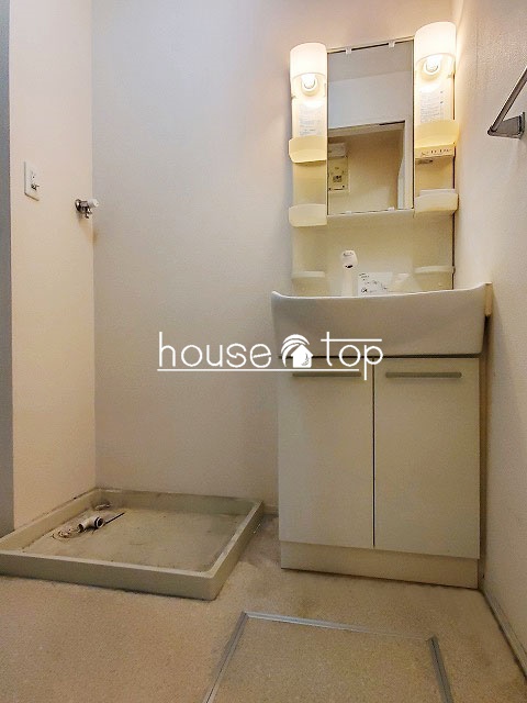 洗面設備　シャワー付洗面台完備