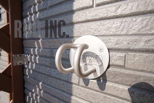 その他　各部屋玄関前にワンちゃん用フックも付いてます。